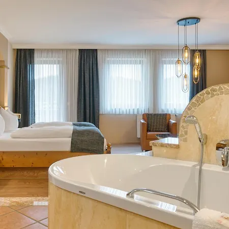 Kristall- & Vitalhotel Bergknappenhof ホテル