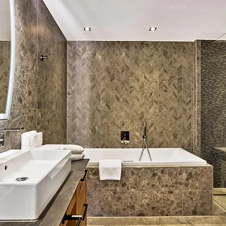 Kristall- & Vitalhotel Bergknappenhof ホテル